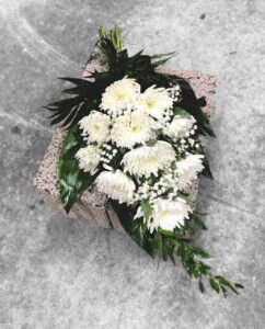 Bēru pušķis ar krizantēmām