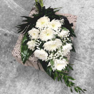 Bēru pušķis ar krizantēmām