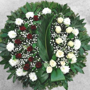 Bēru vainags ar divu toņu ziediem