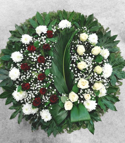 Bēru vainags ar divu toņu ziediem