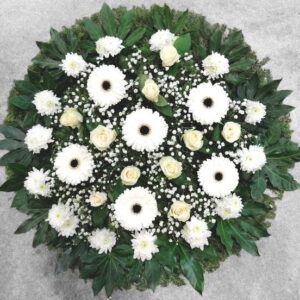 Gaišs bēru vainags ar ziediem