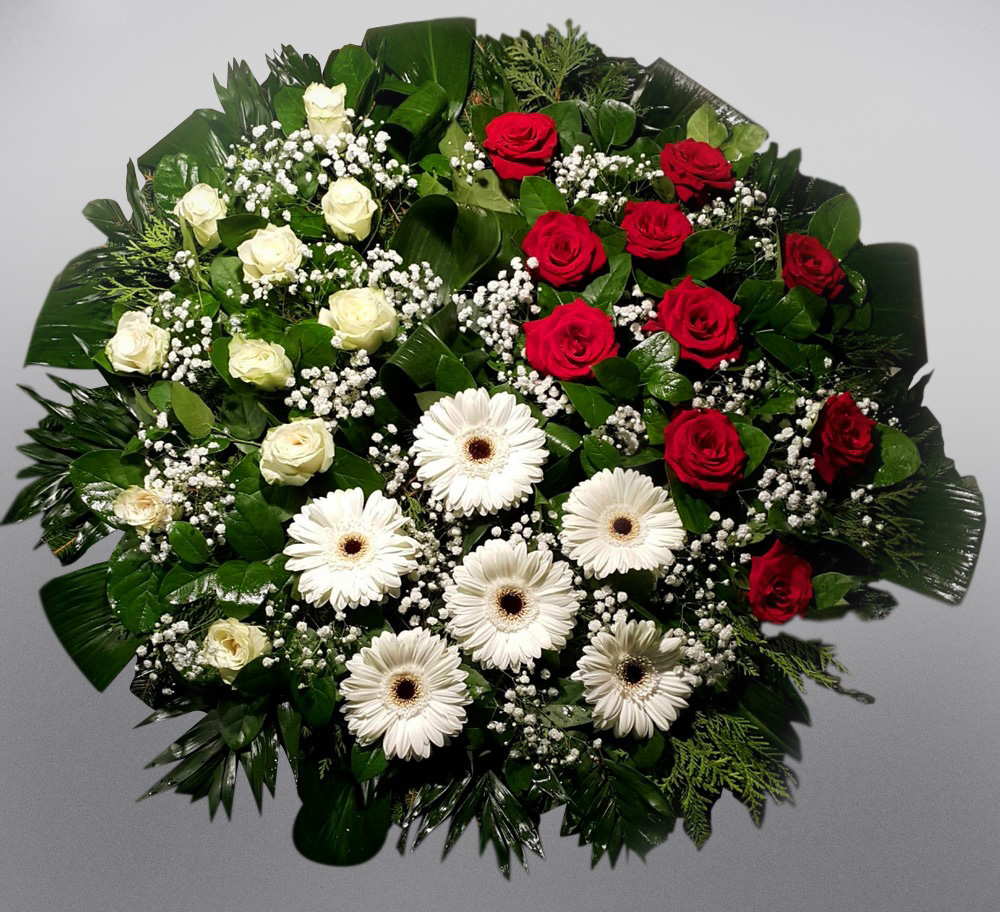 Gerberu un rožu sēru vainags