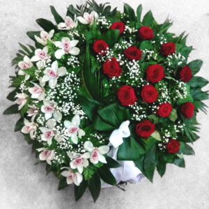 Klasisks sēru vainags ar rozēm