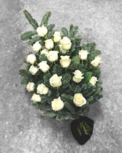 Sēru pušķis ar rozēm