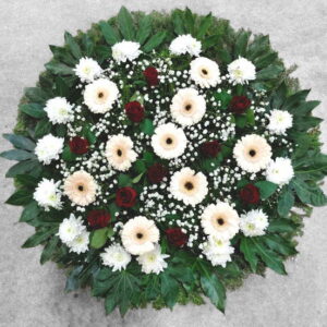 Sēru vainags ar baltām gerberām