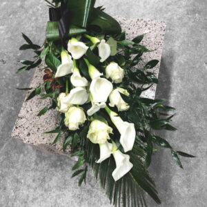 Sēru vainags ar kallas ziediem